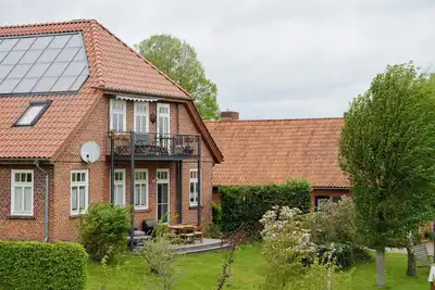 Image de Time out on the banks of the Elbe, garden and sheep