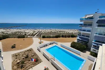 Image de Loue appartement sur la plage, pleine vue mer 80 m2 + piscine