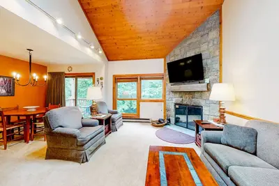 Image de Trail Creek 31 | Walk-to-lift condo in Killington with pool, hot tub, gym, sauna