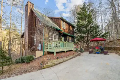 Image de Cabin in Ellijay with hot tub, fireplaces, pools, tennis, gym, rec center, Ac