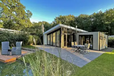 Image de Enjoying nature on the water