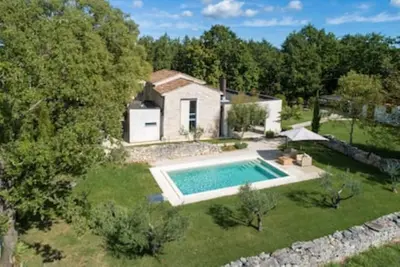 Image de Beautiful restored farmhouse with private pool and gardens