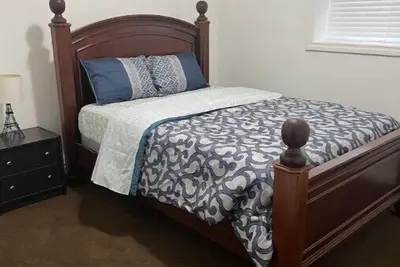 Image de Clean & cozy 2 Br suite! 10 mins to Airport