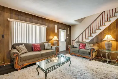 Image de Condo Rental w/ Pool Access ~ 11 Mi to Allentown!