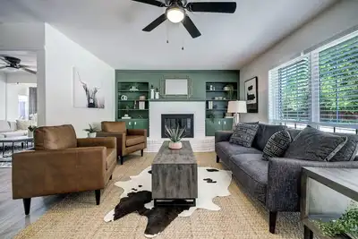 Image de Upscale, Spacious Retreat in the Heart of Houston - Pet-Friendly!