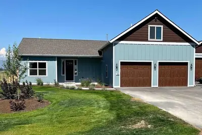 Image de New Home - Hot Tub, Heated Patio & 3 Full Baths