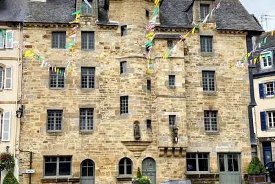 Image de Monument Historique du Xviième Siècle en Centre Ville