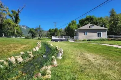 Cozy cabin in Hobble Creek Canyon. 27 acres private property to explore.