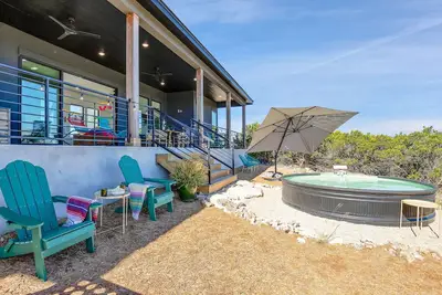 Image de Cowboys and Dreamers, Pool, Stunning Views