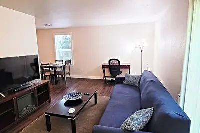 Image de Comfy 2br Home Close to Hospitals & Bases