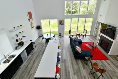 Image de Gorgeous Modern House Very Styled Few Blocks From Famous Downtown Of Wayzata