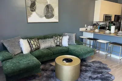 Image de Luxe 1 Bdrm in Scott’s Addition