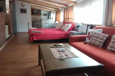 Image de Large Bright Studio in Center