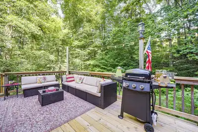 Image de Fireplace & Mtn Views: Updated North Carolina Home