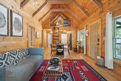 Image de Fire Pit & Bbq: Lake Lure Cabin w/ Outdoor Oasis!