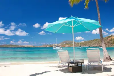Image de A Breathtaking Beachfront Escape on St. Thomas\n