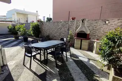 Image de Large two-room apartment with garden and barbecue 7km from the sea
