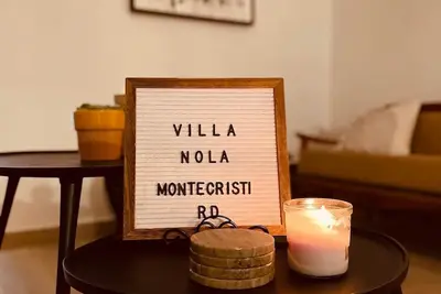 Image de Villa Nola provides natural sun light through the entire 2 bedroom stylish home.