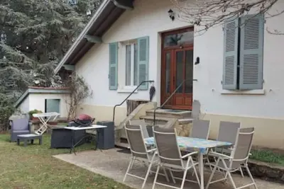 Image de Evasion en campagne ou la maison du chien assis