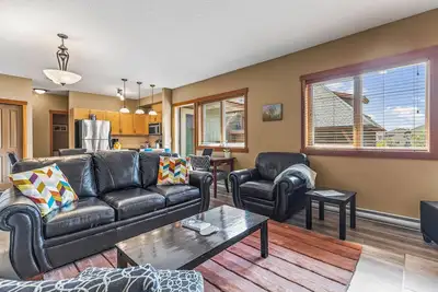 Image de Spacious Top Floor King Bed with Pool & Hot Tubs