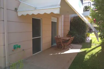 Image de Spacious two room apartment with patio, 5 min walk from the beach