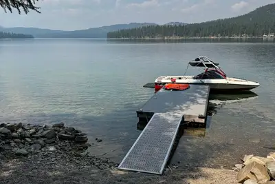 Small waterfront cabin with private dock on beautiful McGregor Lake