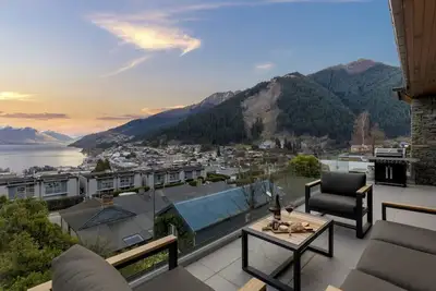 Image de Catalina Apt 1 - lake views and walk to town