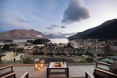 Image de Catalina Apt 5 - lake views and walk to town