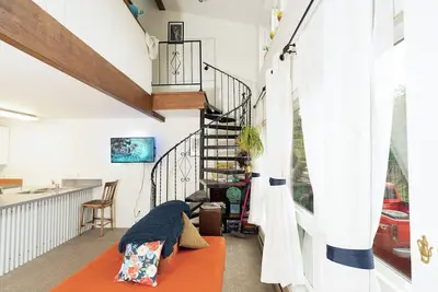 Image de The Foxhole Townhouse; a cozy home on campus! Local coupons included!