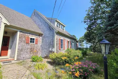 Image de Spacious 3bd+ Home--A/C, Drummer Cove Views, Firepit, Bocce Court & Ping Pong