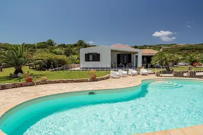 Villa à Santa Teresa Gallura avec 4 chambres à coucher, 8 couchages