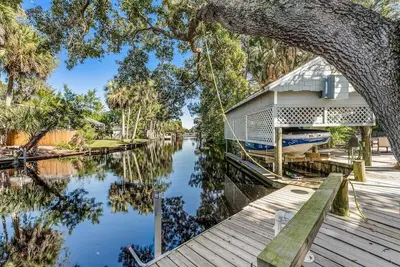 Image de Manatee & kayak friendly waterfront cottage