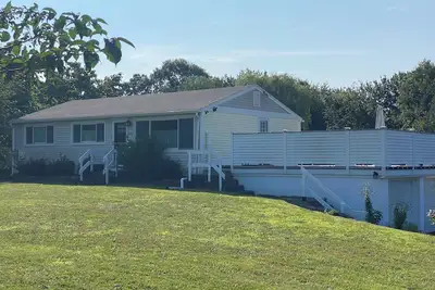 Image de Charlestown Ri unfurnished rental with a short walk to water access.