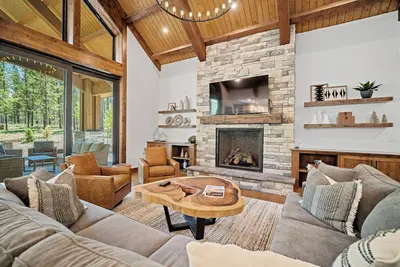 Image de Modern Lodge Escape with Access to Exclusive Golf