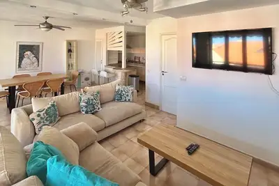 Image de Very spacious 2 bed apartment in Castle Harbour (C203)