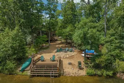 Image de Bear Hug Hideaway by Innsbrook Vacations!