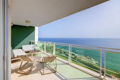 Image de Stunning Seafront Lux Apt, Fort Cambridge w/Pool