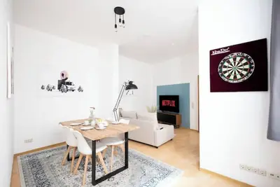 Image de Ko-Living Space Opera | Suite 6 | Kitchen | Living room | Dart | City center