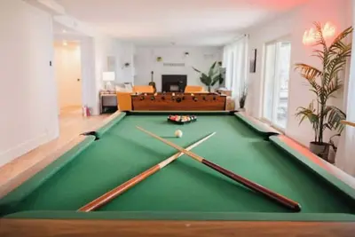 Image de Beautiful 5bedroom waterfront cottage with Hot Tub