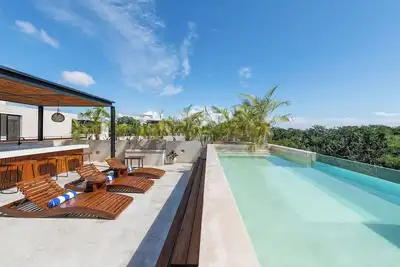 Image de 3-Bed Panoramic Penthouse • Private Rooftop Pool • Terrace Jetted Dip Pool