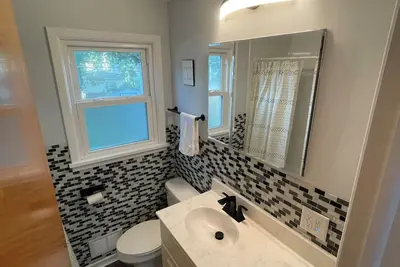 Image de 3 Bedroom home near water.