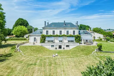 Image de Manoir Colombard - Six Chambres Villa, Couchages 12