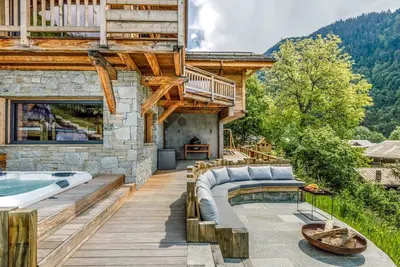Image de Chalet Grand Duc - Cinq Chambres Chalet, Couchages 12