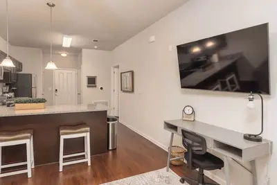 Image de Play! Live! Work! . 5m to Stadium The Peabody-323