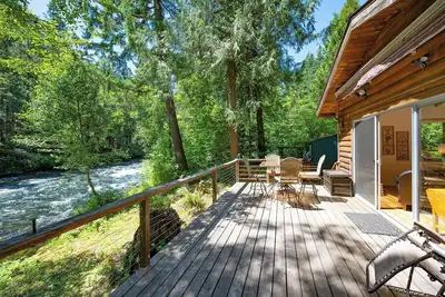 Image de McKenzie Bridge River's Edge Retreat, a cozy cabin on over two acres