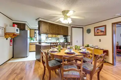 Image de Quiet Countryside Weaubleau Home w/ Patio & Grill!