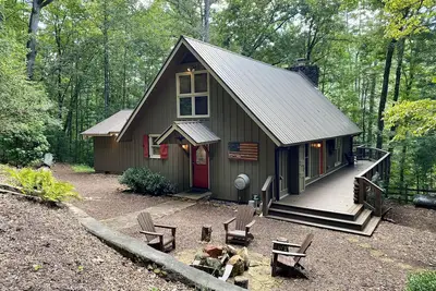 Image de Romantic Mountain Hideaway- Fire Pit/Dog Friendly/Creek!