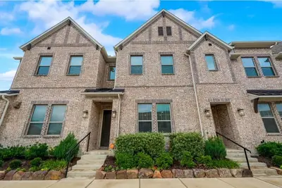 Image de 3-Story Townhouse 2br/2. 5ba with Rooftop Patio in Frisco Tx close to Pga