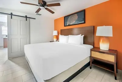 Image de Sunny Shores Getaway! Full Kitchen, Outdoor Swimming Pool, Free Parking!