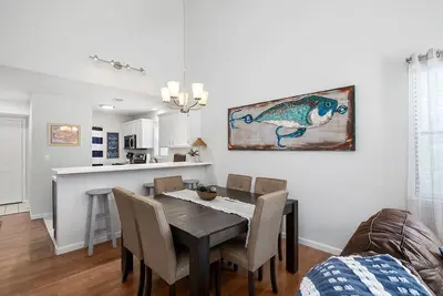 Image de Pointe Royale, Indoor Pool, Pickle Ball, Top Floor